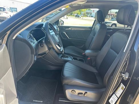 Used 2023 Volkswagen Tiguan SE w/ Panoramic Sunroof Package FWD image 13