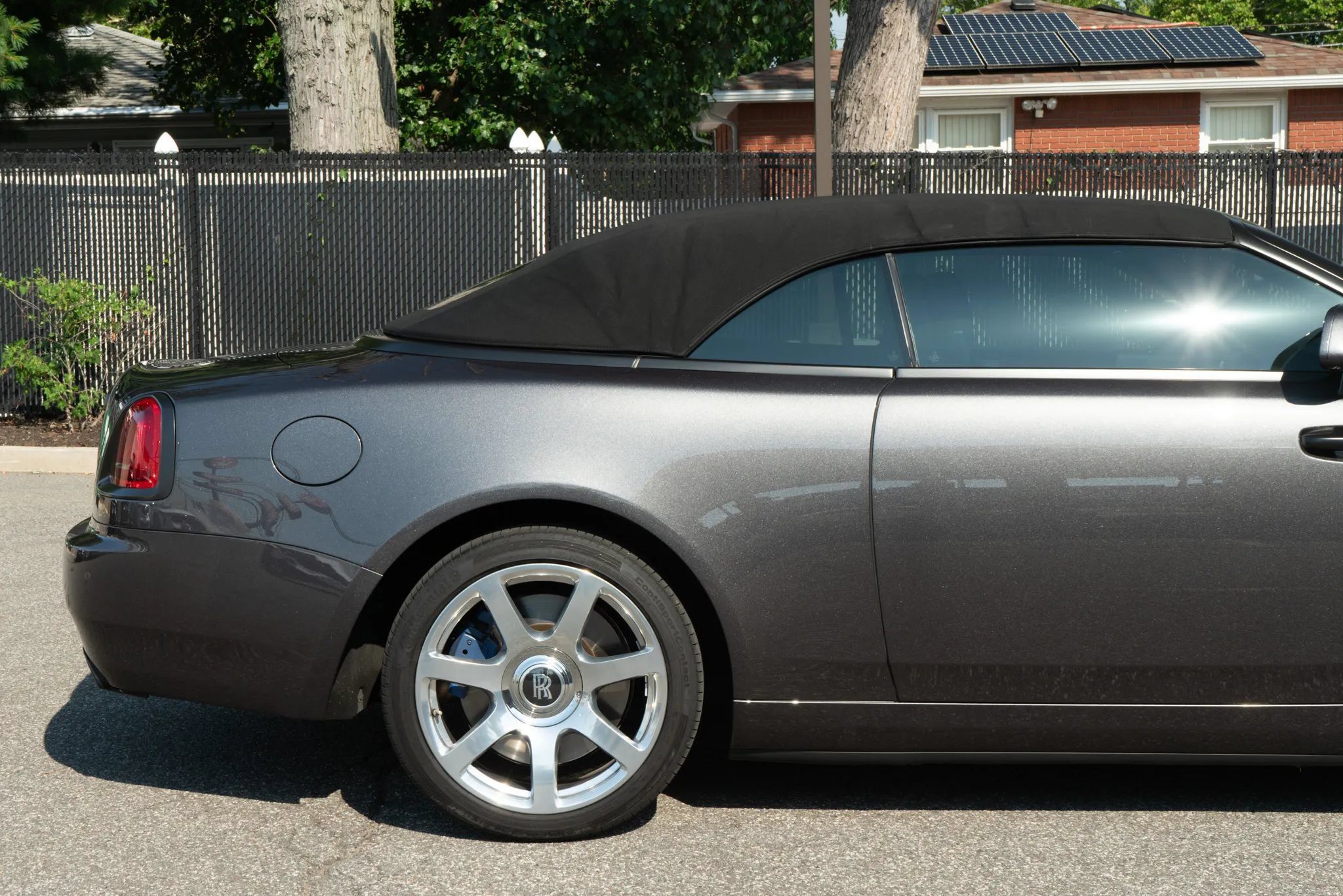 Used 2017 Rolls-Royce Dawn RWD image 38