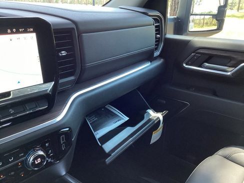 New 2025 GMC Sierra 3500 SLT w/ SLT Premium Package image 31