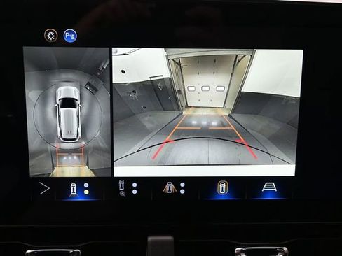 New 2026 Chevrolet Equinox LT w/ Convenience Package II FWD image 43