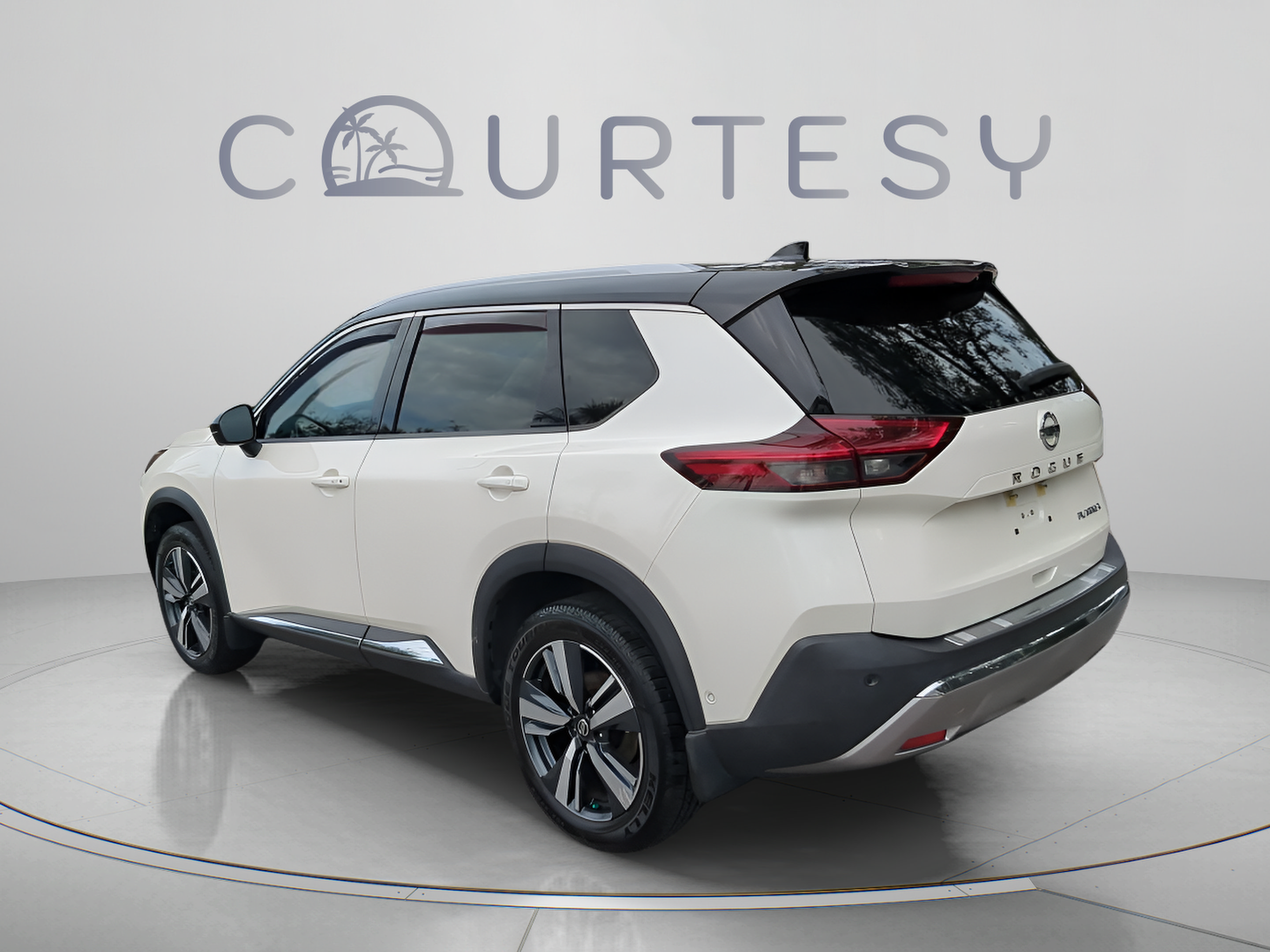 Used 2021 Nissan Rogue Platinum FWD image 4