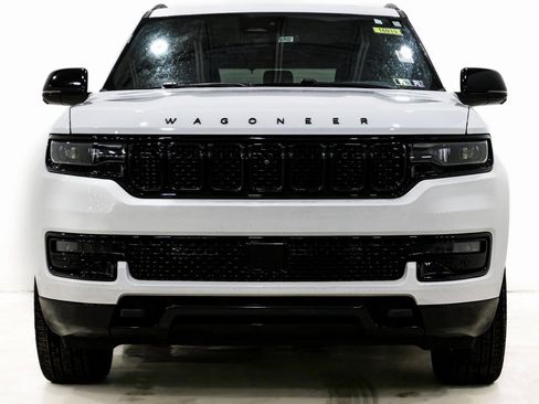 Used 2023 Jeep Wagoneer Series II w/ Convenience Group I image 2