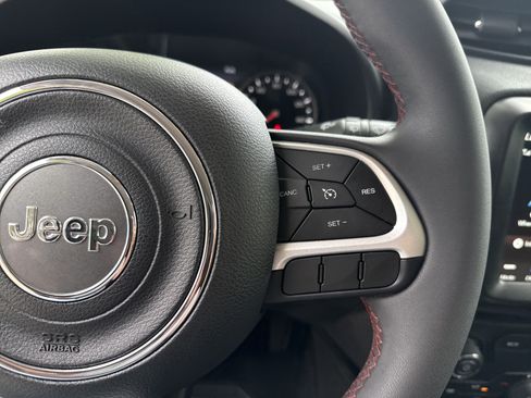 Used 2023 Jeep Renegade Trailhawk AWD/4WD image 25