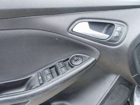 Used 2018 Ford Focus SE w/ SE Winter Package image 19