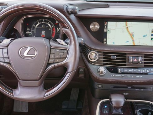 Used 2018 Lexus LS 500 AWD w/ Luxury Package image 28