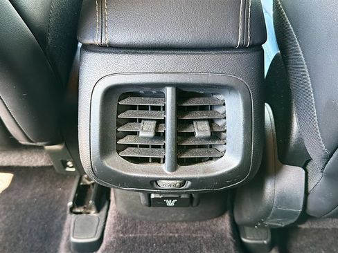 Used 2018 Jeep Cherokee Latitude Plus w/ Cold Weather Group FWD image 26