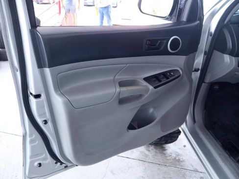 Used 2015 Toyota Tacoma PreRunner w/ TRD Off-Road Package RWD image 12