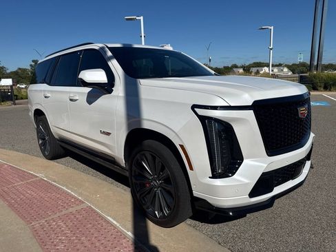 Used 2025 Cadillac Escalade V AWD/4WD image 3