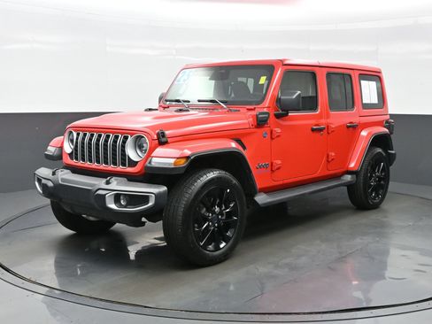 Used 2025 Jeep Wrangler Unlimited Sahara AWD/4WD image 2