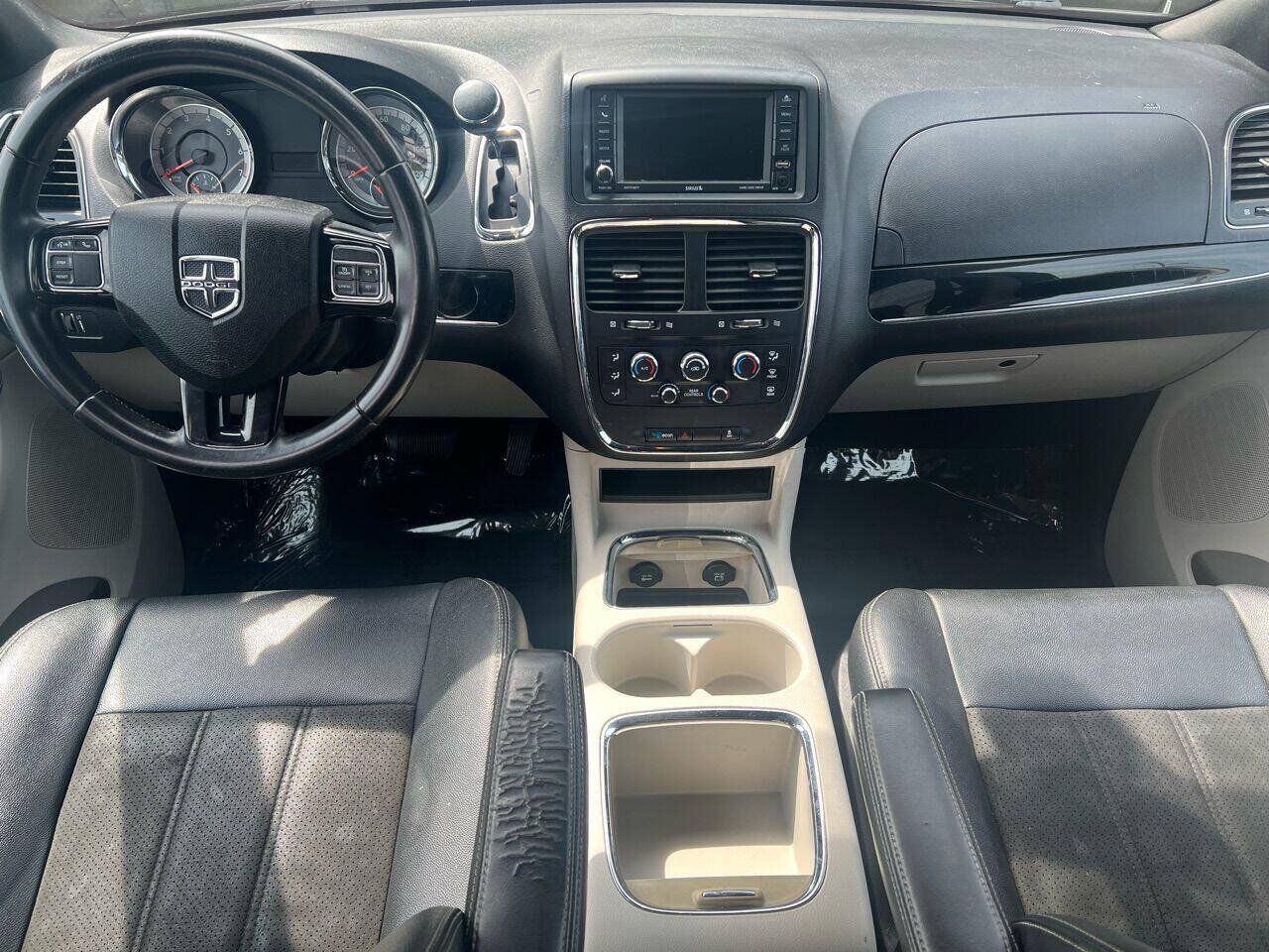 Used 2019 Dodge Grand Caravan SXT FWD image 11