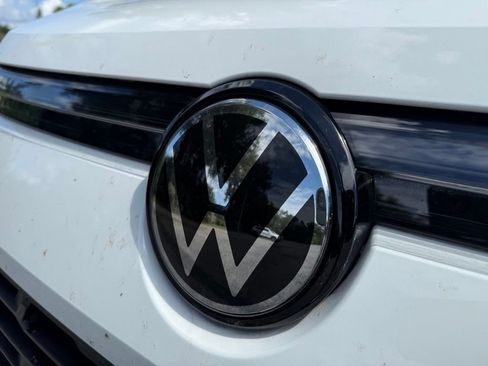 Used 2025 Volkswagen Tiguan SE FWD image 6