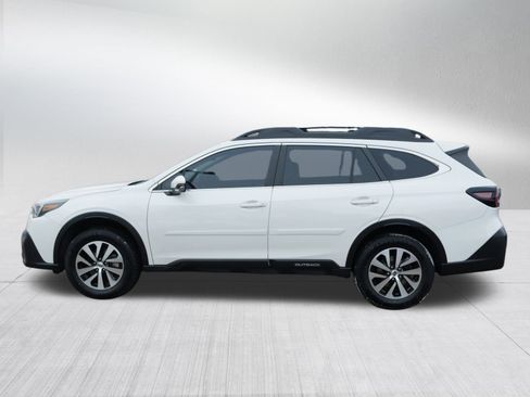 Used 2022 Subaru Outback Premium image 4
