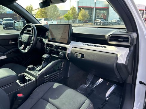 Certified 2024 Toyota Tacoma TRD Off-Road image 27