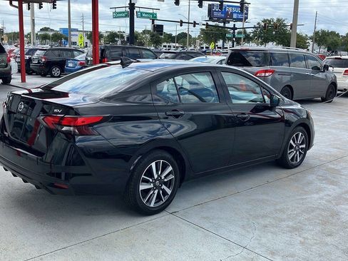Used 2021 Nissan Versa SV image 2