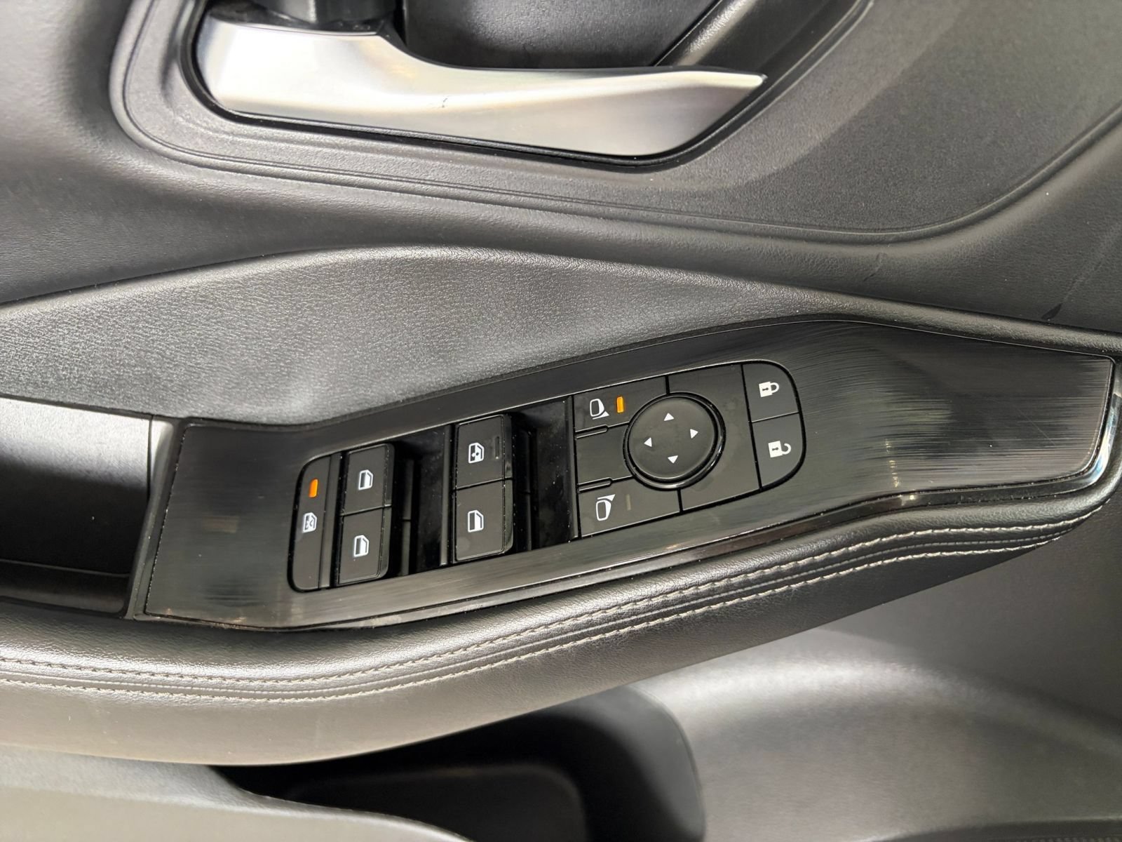 Used 2025 Nissan Rogue SV AWD/4WD image 18