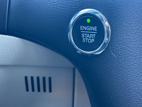 Used 2019 Ford Edge Titanium w/ Cold Weather Package image 26