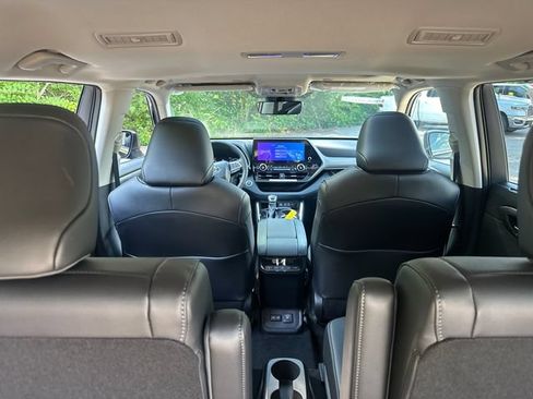 New 2026 Toyota Highlander Limited AWD/4WD image 12