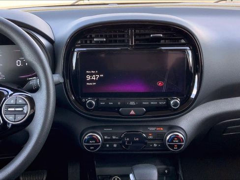 Used 2023 Kia Soul S image 6