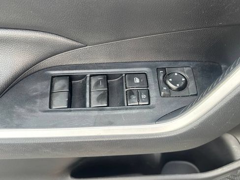 Used 2020 Toyota RAV4 XLE FWD image 7