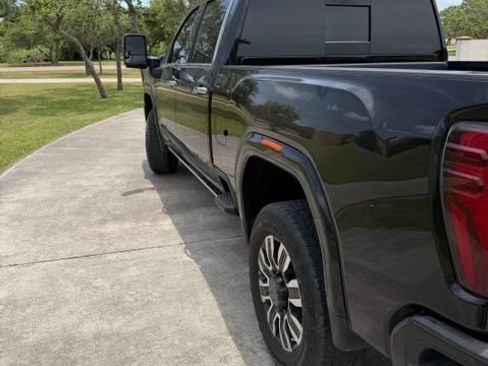 Used 2025 GMC Sierra 2500 Denali Ultimate AWD/4WD image 2