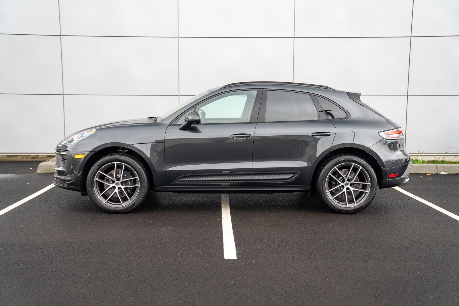 Certified 2026 Porsche Macan AWD/4WD image 2