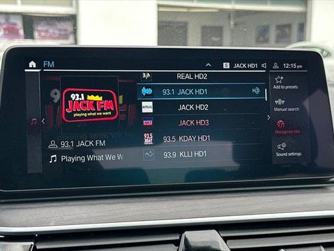 Used 2023 BMW 530e w/ Premium Package image 16