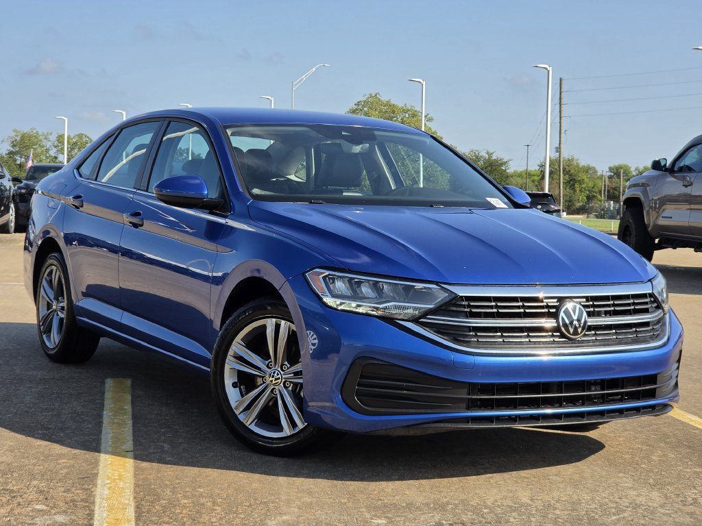 Used 2024 Volkswagen Jetta SE FWD image 2