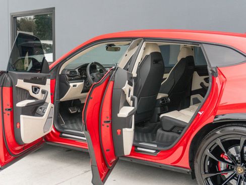 Used 2023 Lamborghini Urus S AWD/4WD image 47