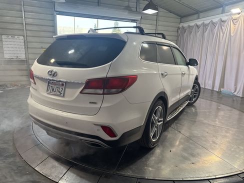 Used 2017 Hyundai Santa Fe SE image 5