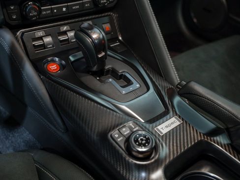 Used 2021 Nissan GT-R Premium image 34