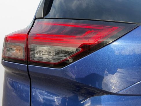 Certified 2023 Nissan Rogue SV image 21