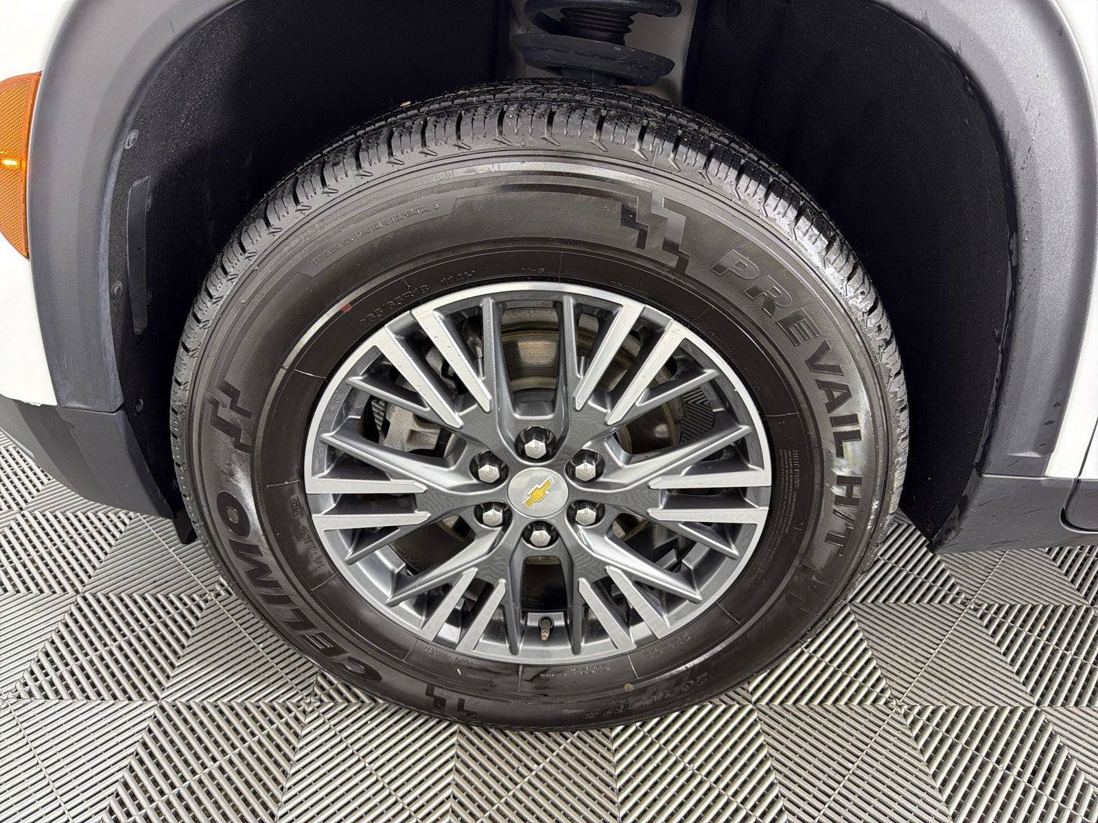 Used 2024 Chevrolet Traverse LT FWD image 9