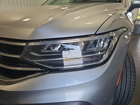 Used 2023 Volkswagen Tiguan SE w/ Panoramic Sunroof Package AWD/4WD image 31