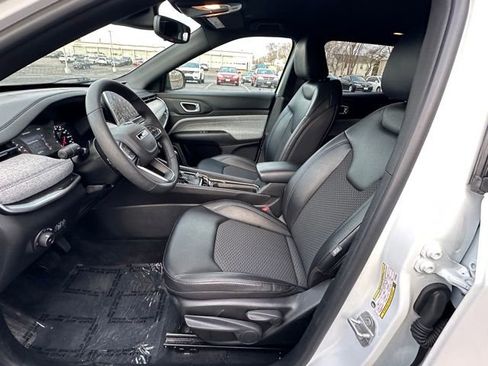 Used 2025 Jeep Compass Latitude image 26