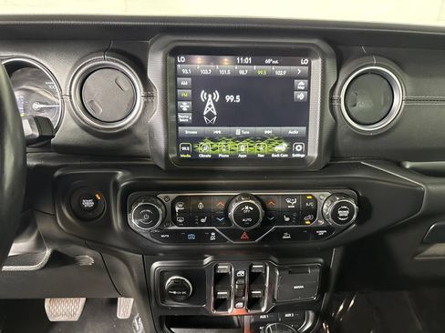 Used 2023 Jeep Wrangler Unlimited Sahara w/ Cold Weather Group AWD/4WD image 13