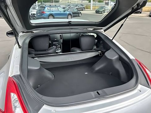 Used 2009 Nissan 370Z Touring w/ Sport Pkg RWD image 16