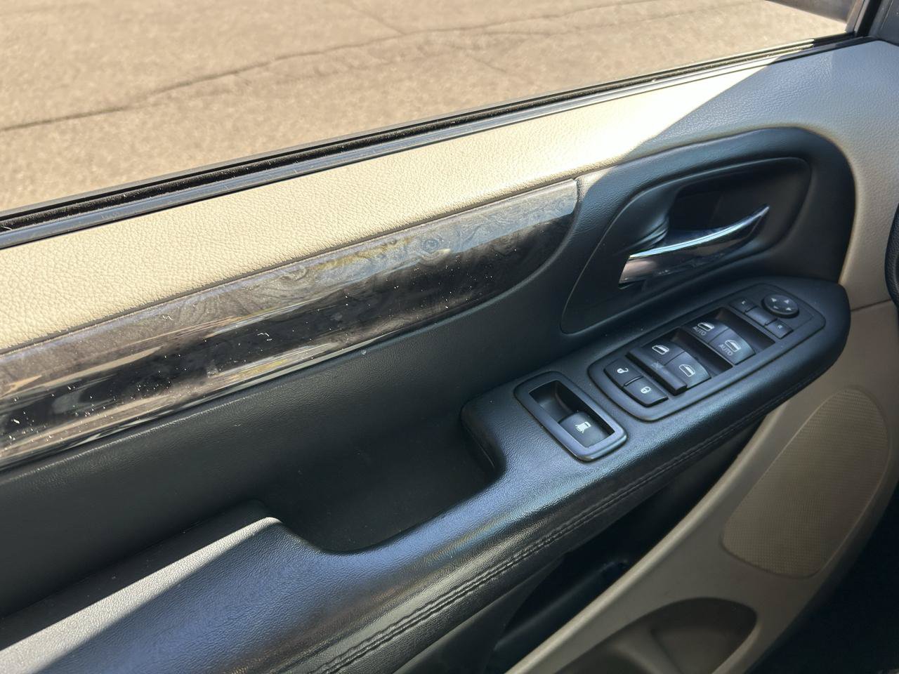 Used 2018 Dodge Grand Caravan SE FWD image 25