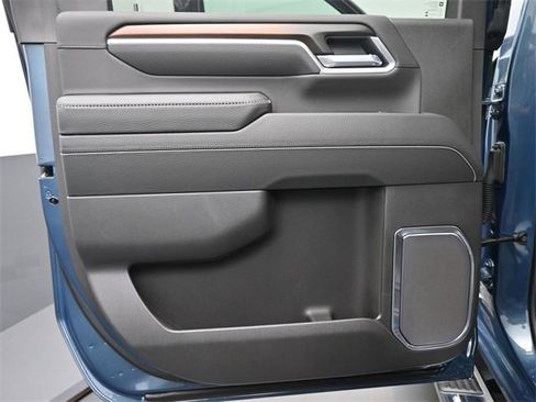 New 2025 GMC Sierra 2500 Denali w/ Denali Reserve Package image 14