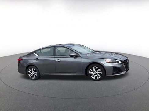 Used 2023 Nissan Altima 2.5 S image 2