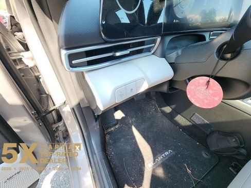 Certified 2024 Hyundai Elantra Limited image 30