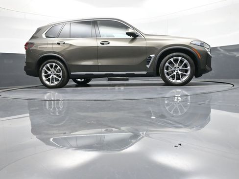 Used 2025 BMW X5 xDrive40i w/ Climate Comfort Package image 33