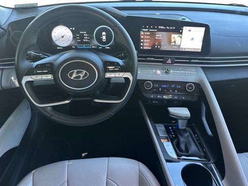 Used 2023 Hyundai Elantra Limited FWD image 17