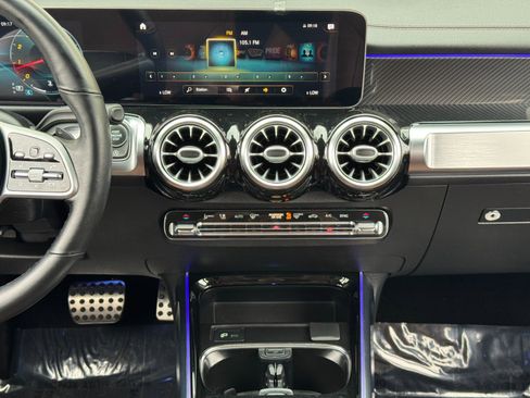 Used 2021 Mercedes-Benz GLB 250 w/ AMG Line image 23
