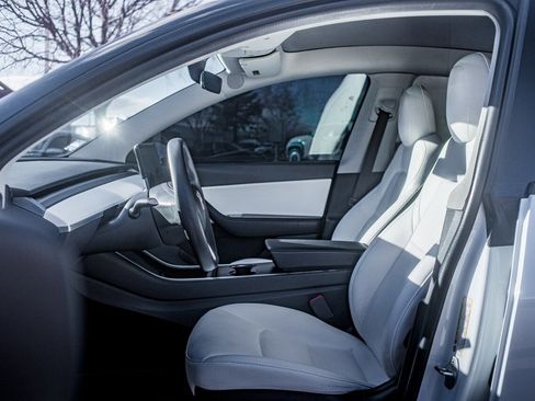 Used 2020 Tesla Model Y Long Range image 12