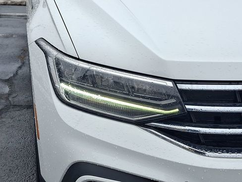 Certified 2022 Volkswagen Tiguan SE image 9