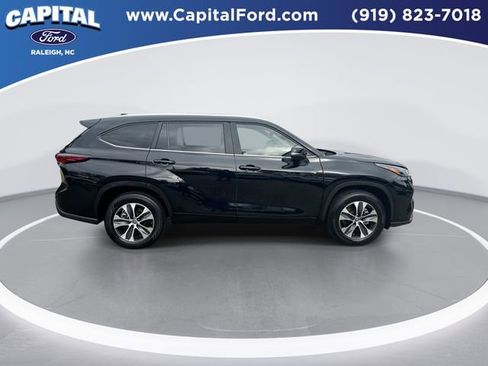 Used 2024 Toyota Highlander XLE image 9
