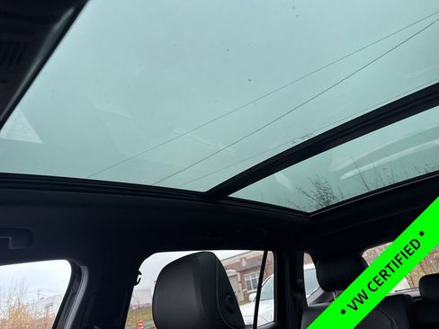 Certified 2022 Volkswagen Tiguan SE R-Line image 25