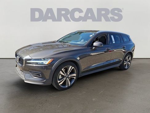 Used 2025 Volvo V60 B5 Cross Country Plus AWD/4WD image 3