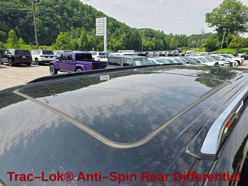 Used 2024 Jeep Wagoneer L Series III w/ Premium Group I AWD/4WD image 19