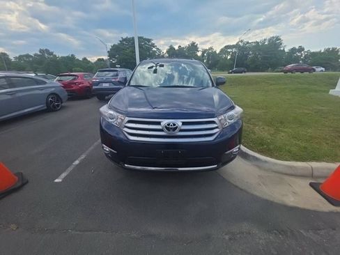 Used 2012 Toyota Highlander Limited w/ Tow Pkg AWD/4WD image 2